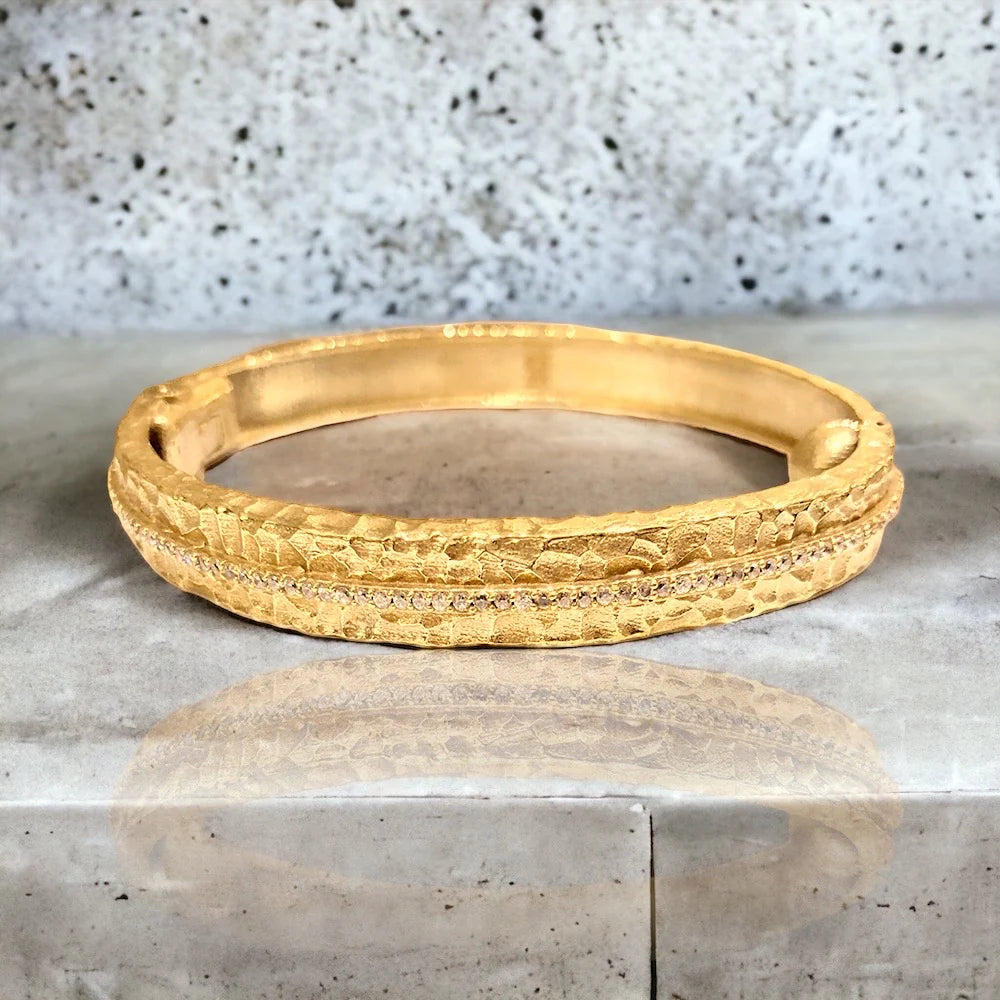Gold Egy Crystal Line Bangle