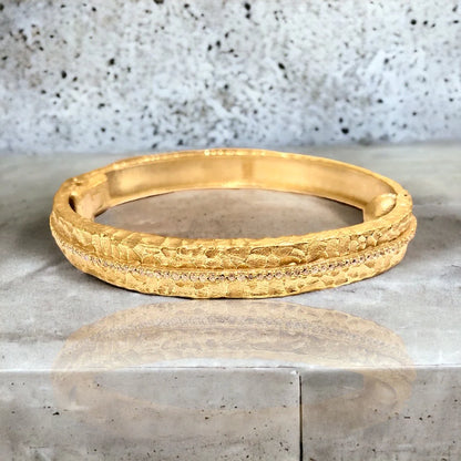 Gold Egy Crystal Line Bangle