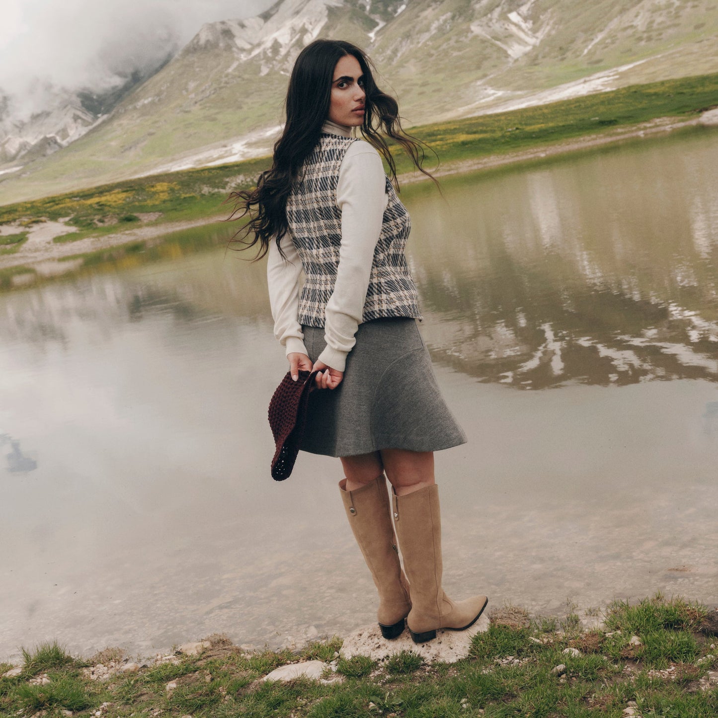 Virona H20 Dk Taupe Suede