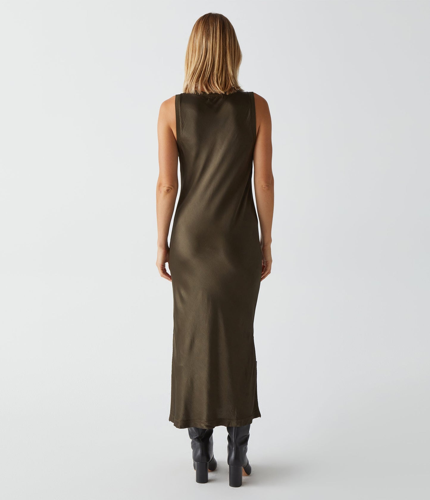 Randi V-Neck Midi